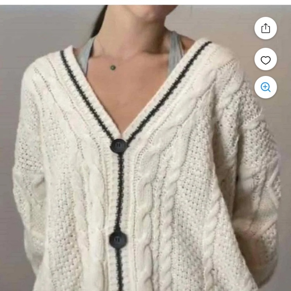 Women’s Cream Cable Knit V-Neck Sweater with Navy Trim size XS mall - Picture 4 of 15